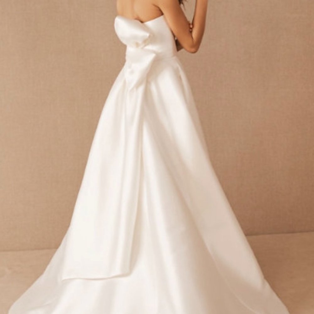 NWT Nouvelle Amsale Pina Gown